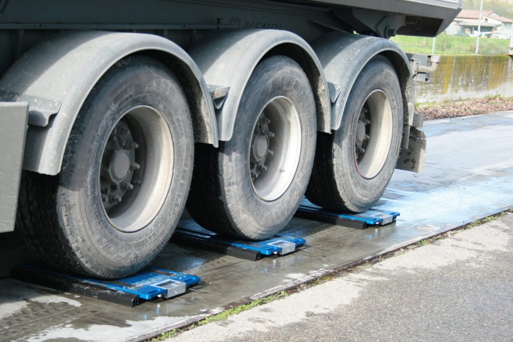 Multi-Axle System &mdash; multi-pad deployment with a truck across all pads